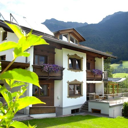 Pension Tina Neustift im Stubaital Luaran gambar